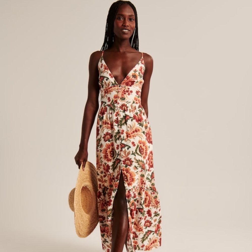 NWT!! Super cute, flowy maxi dress from Abercrombie. Never worn. Doesn’t fit me.